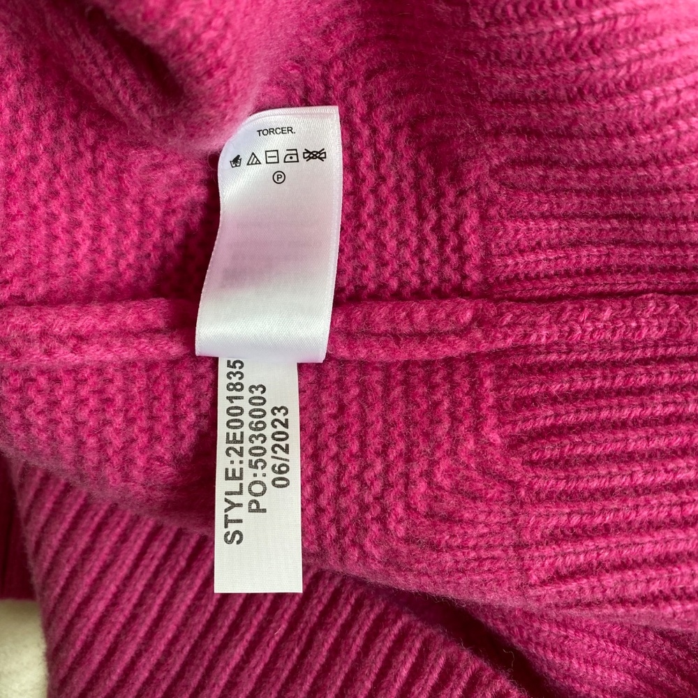 Vineyard Vines Cropped Cable V-Neck Fisherman Sweater in Dahlia Pink Size Medium - Picture 10 of 11